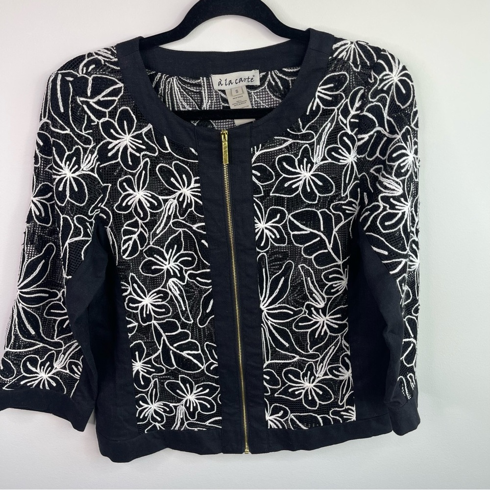 A La Carte Mesh Embroidered black and white Floral Lightweight Jacket Size S